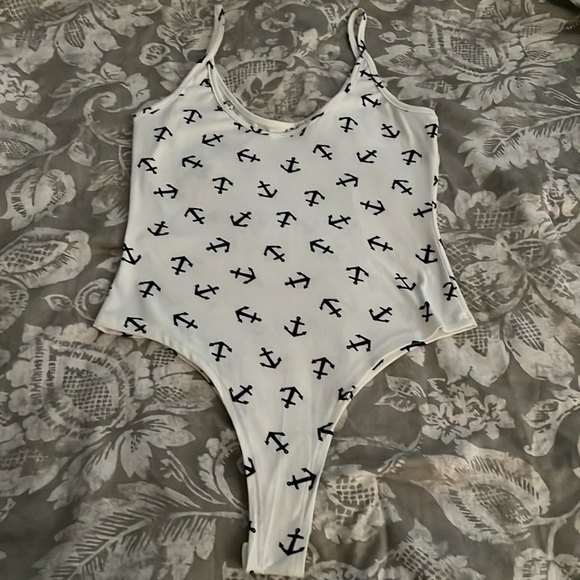 BEWARE BODYSUIT🤍SIZE SMALL - Picture 4 of 7
